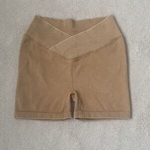 JoyLab Camel Ribbed Crossover Waist Biker Shorts